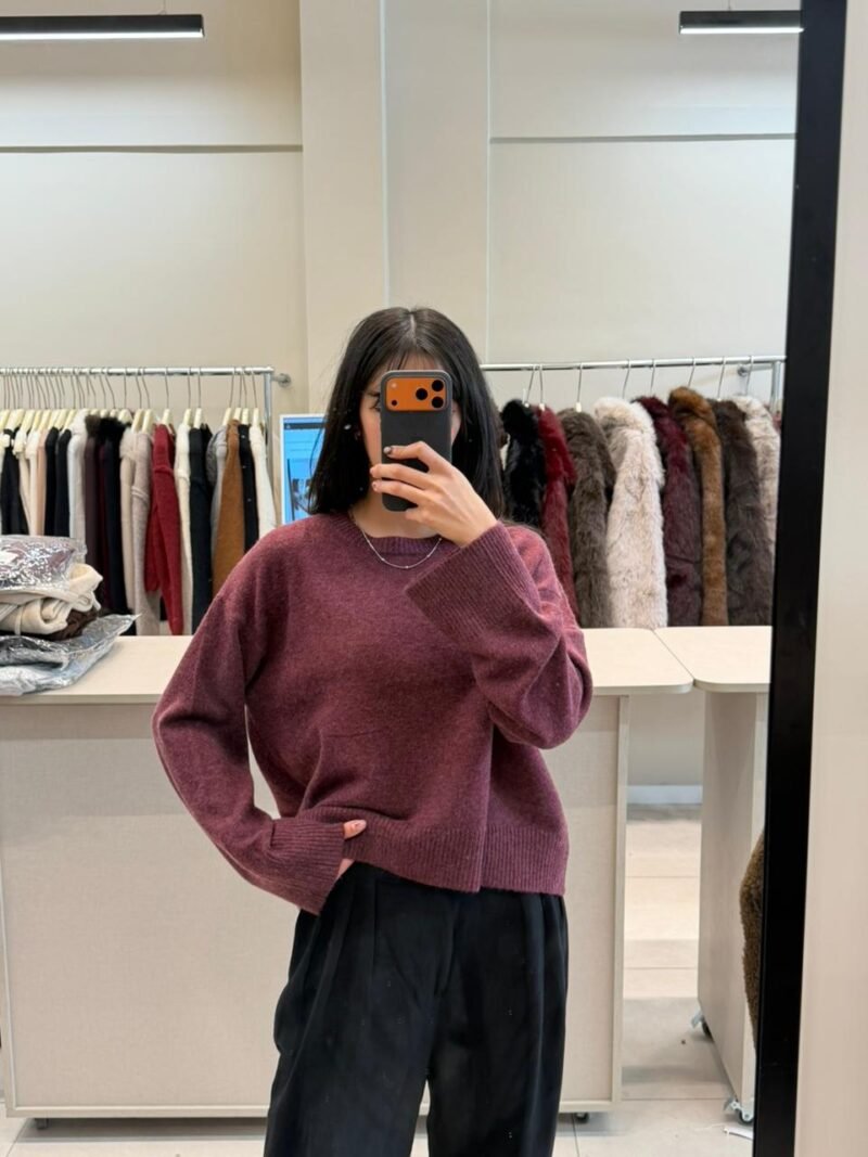 I046 Sweater