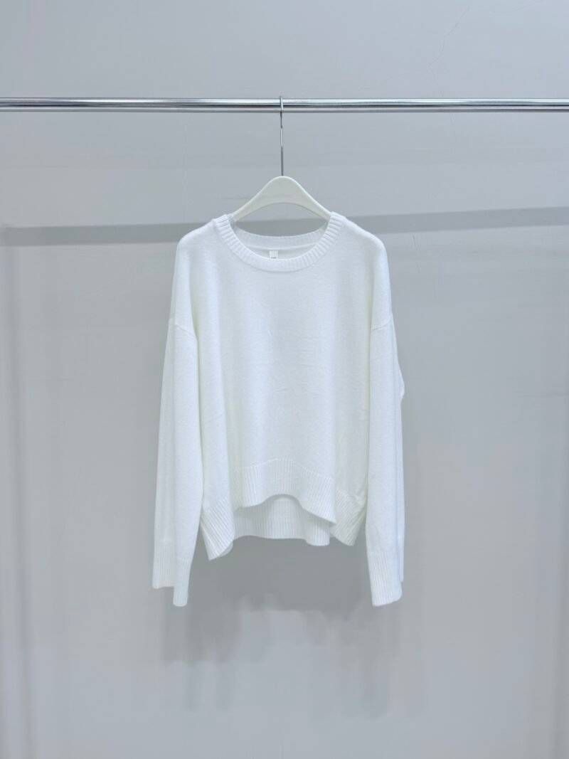 I046 Sweater