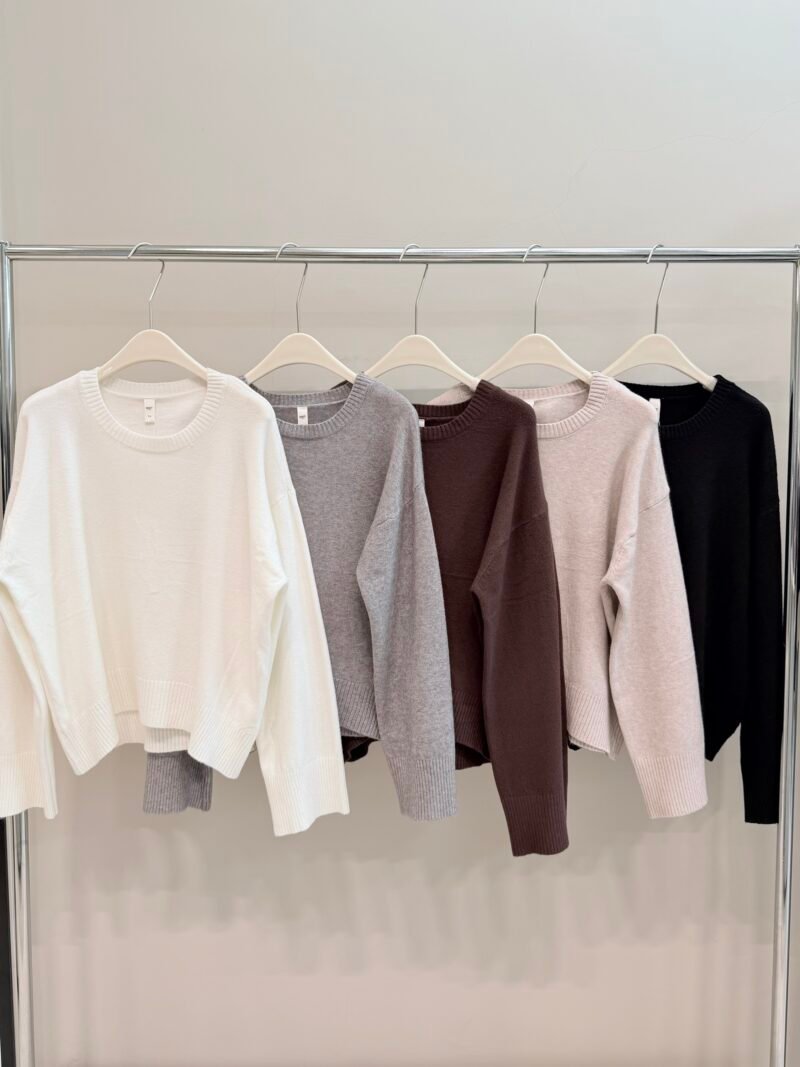 I046 Sweater