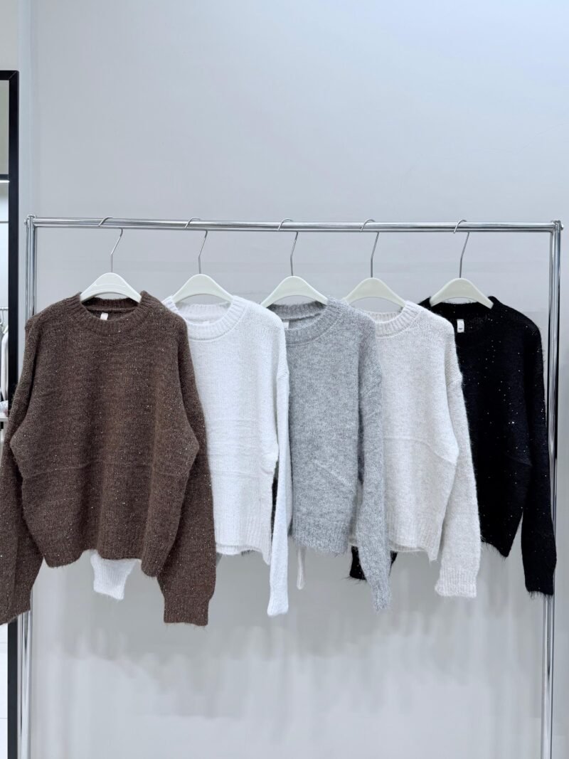 I051 - SWEATER CON LENTEJUELAS