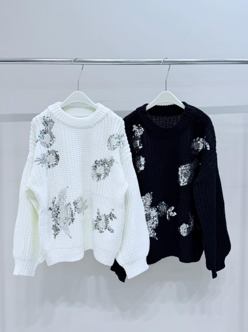 M006 - Sweater