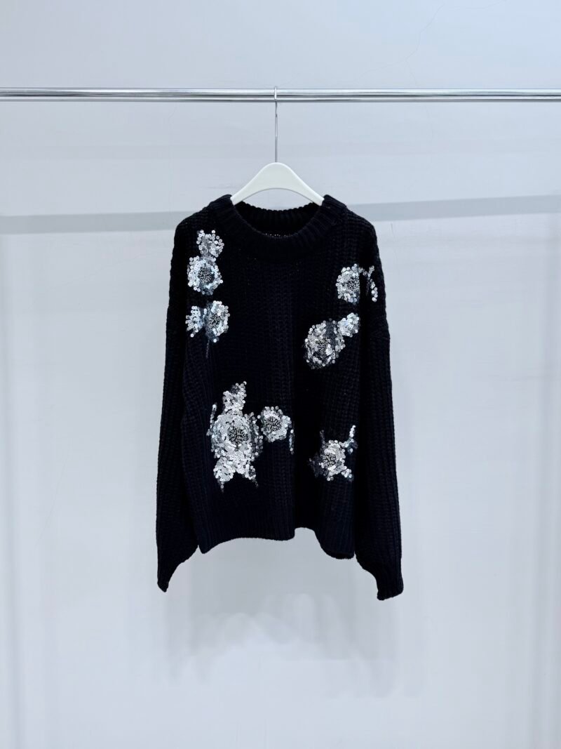 M006 - Sweater