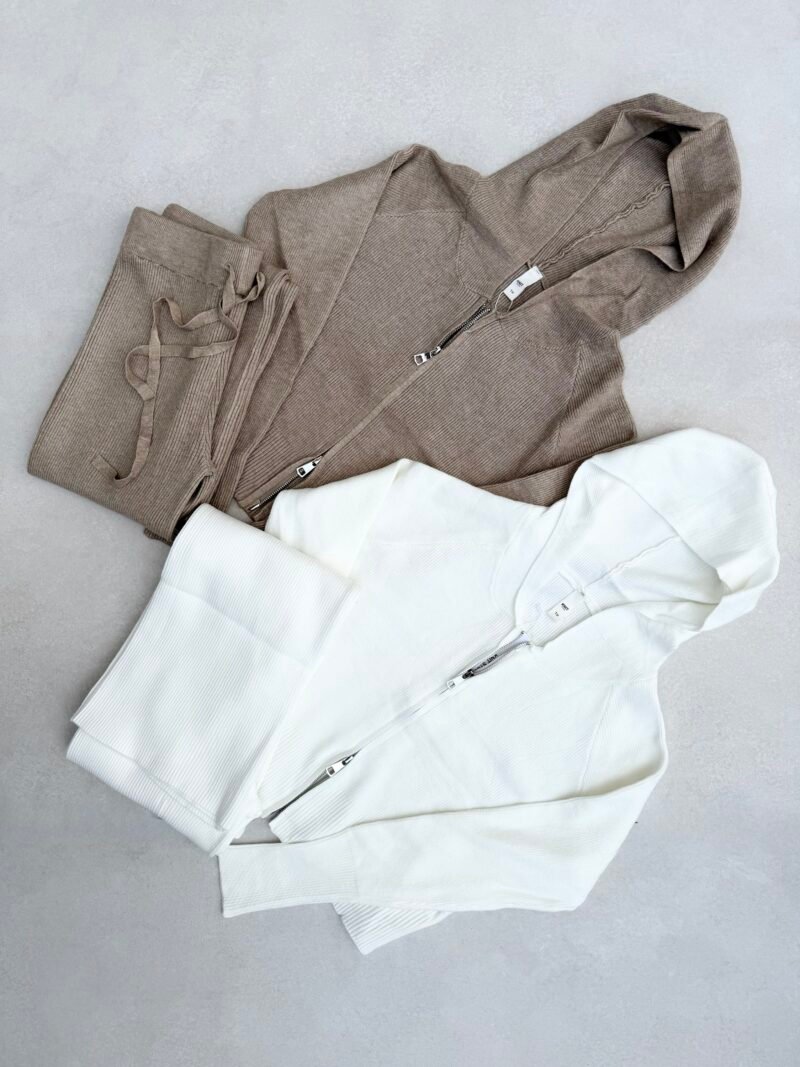 I022 Conjunto c/capucha