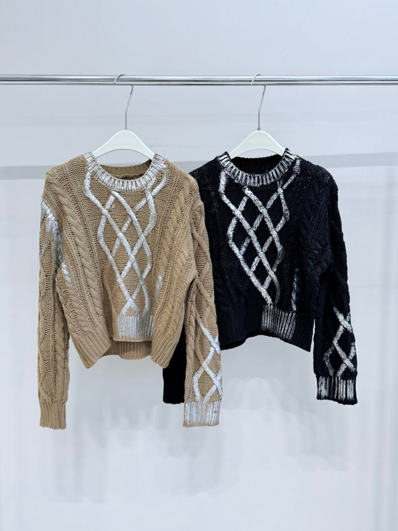 M015 - Sweater