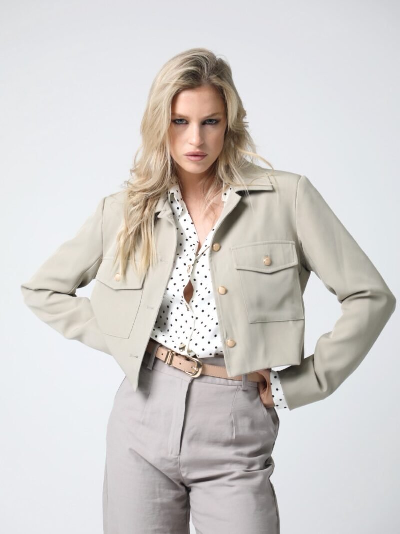 V044 - Blazer crop b/dorado