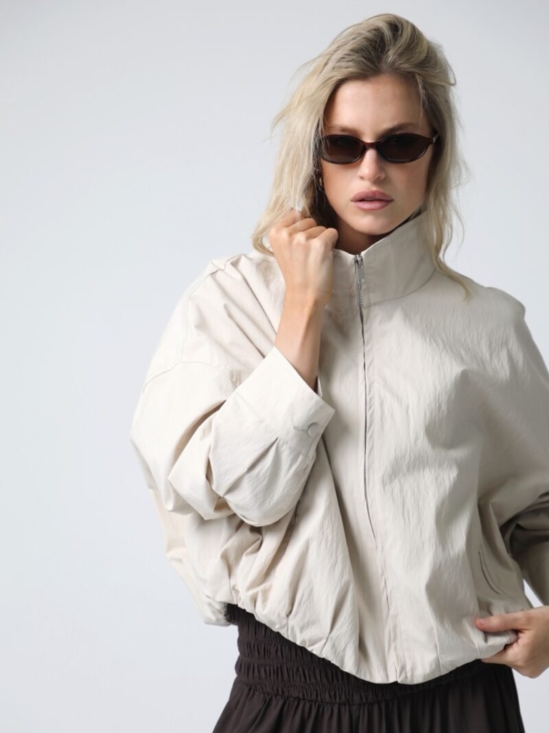 V047 - Campera globo crop
