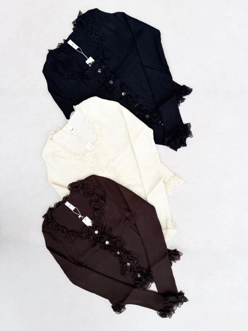 V116 - Sweater c/puntilla