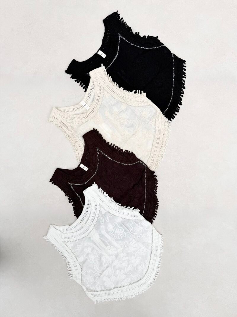 V144 - Musculosa bordada