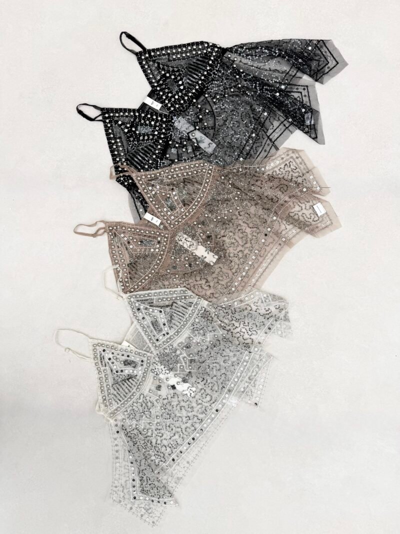 V027 - Top tachas y lentejuelas