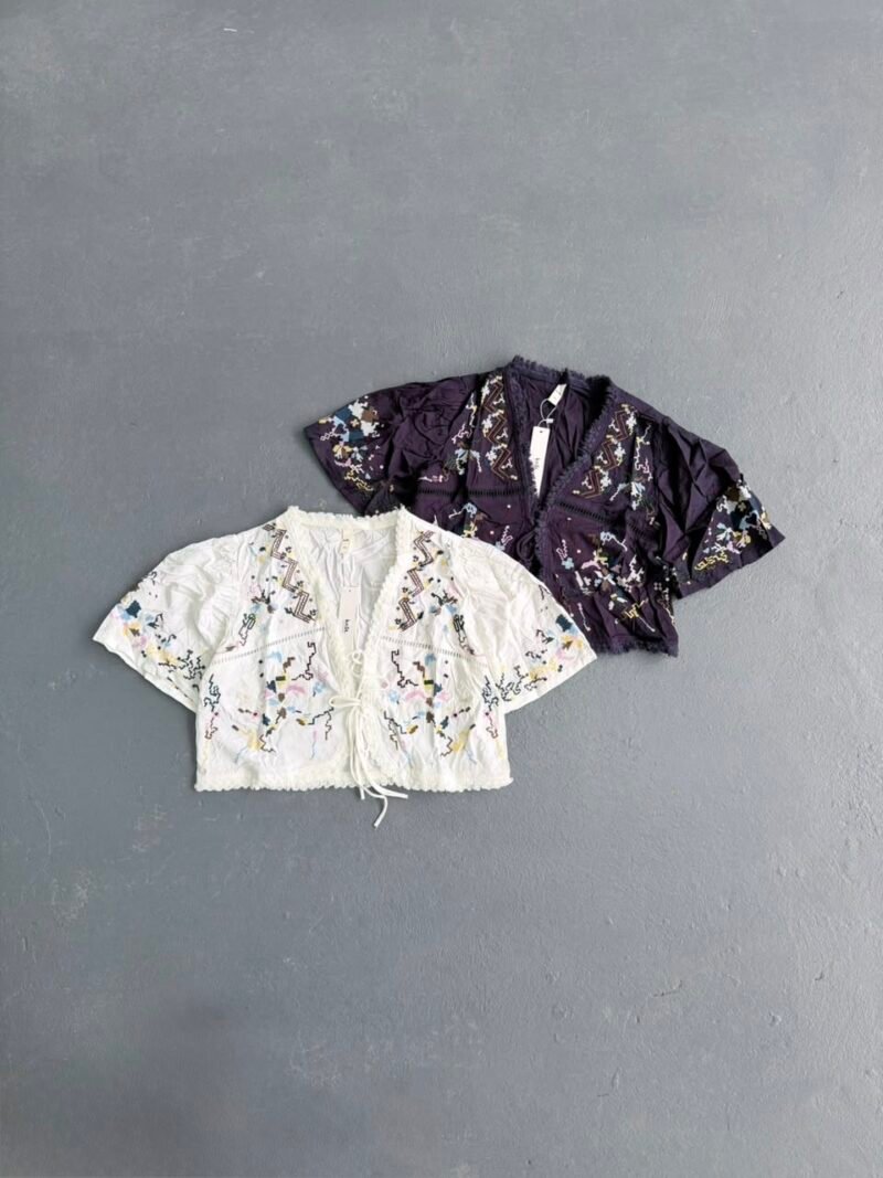 V056 - Blusa crop bordado
