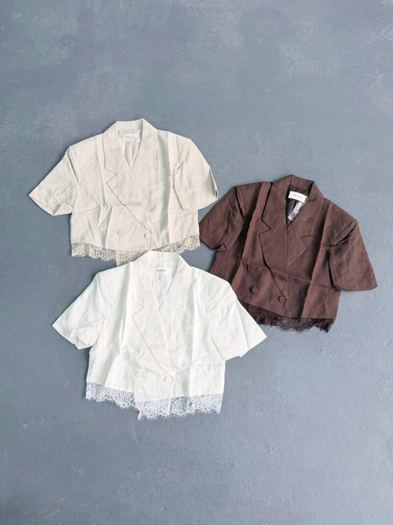 V235 - Blazer crop c/puntilla lino