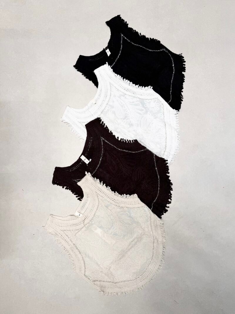 V143 - Musculosa bordada