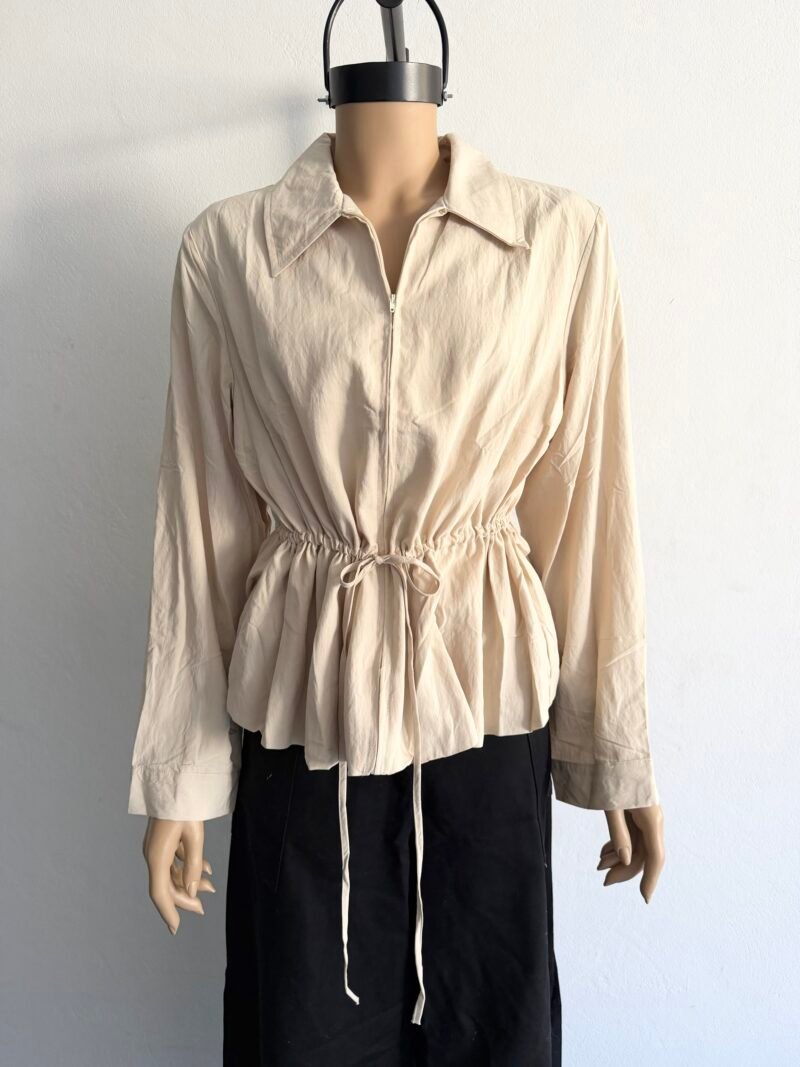 V190 - Camisa c/cierra y tiras