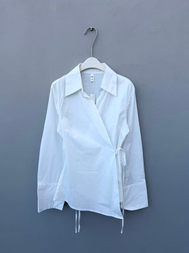 V066 - Camisa c/tiras p/atar