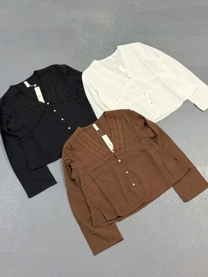 V199 - Blusa bordada c/puntilla